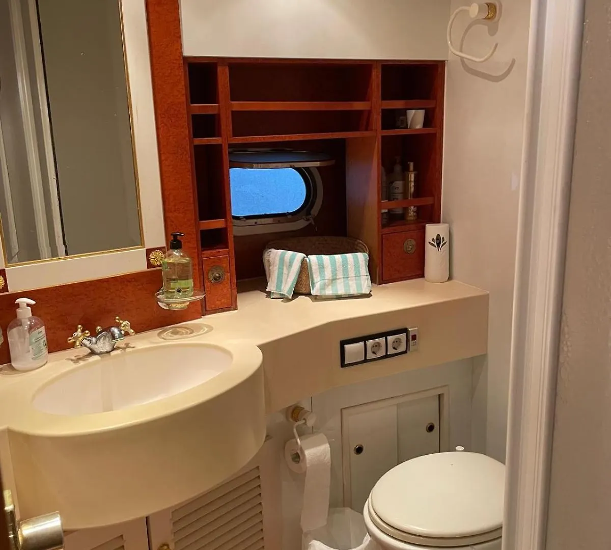 Waterfront Cozy Two Bedrooms Barcelona Botel